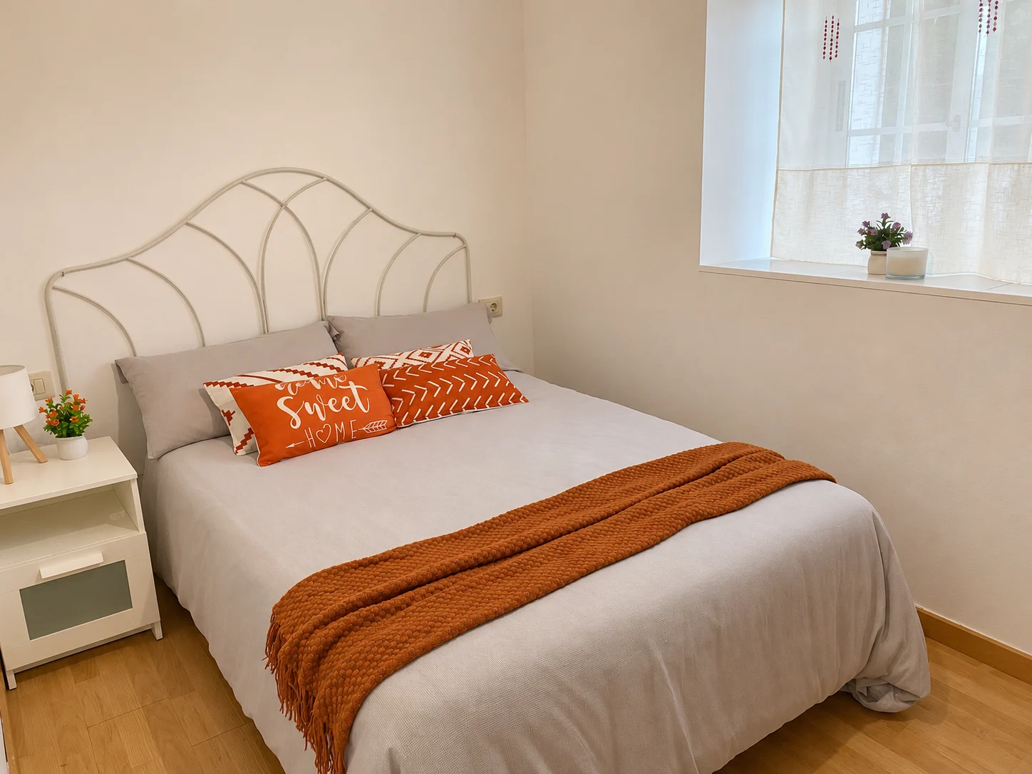 Segundo dormitorio de Casa Cruceira con cama de matrimonio de 135 cm